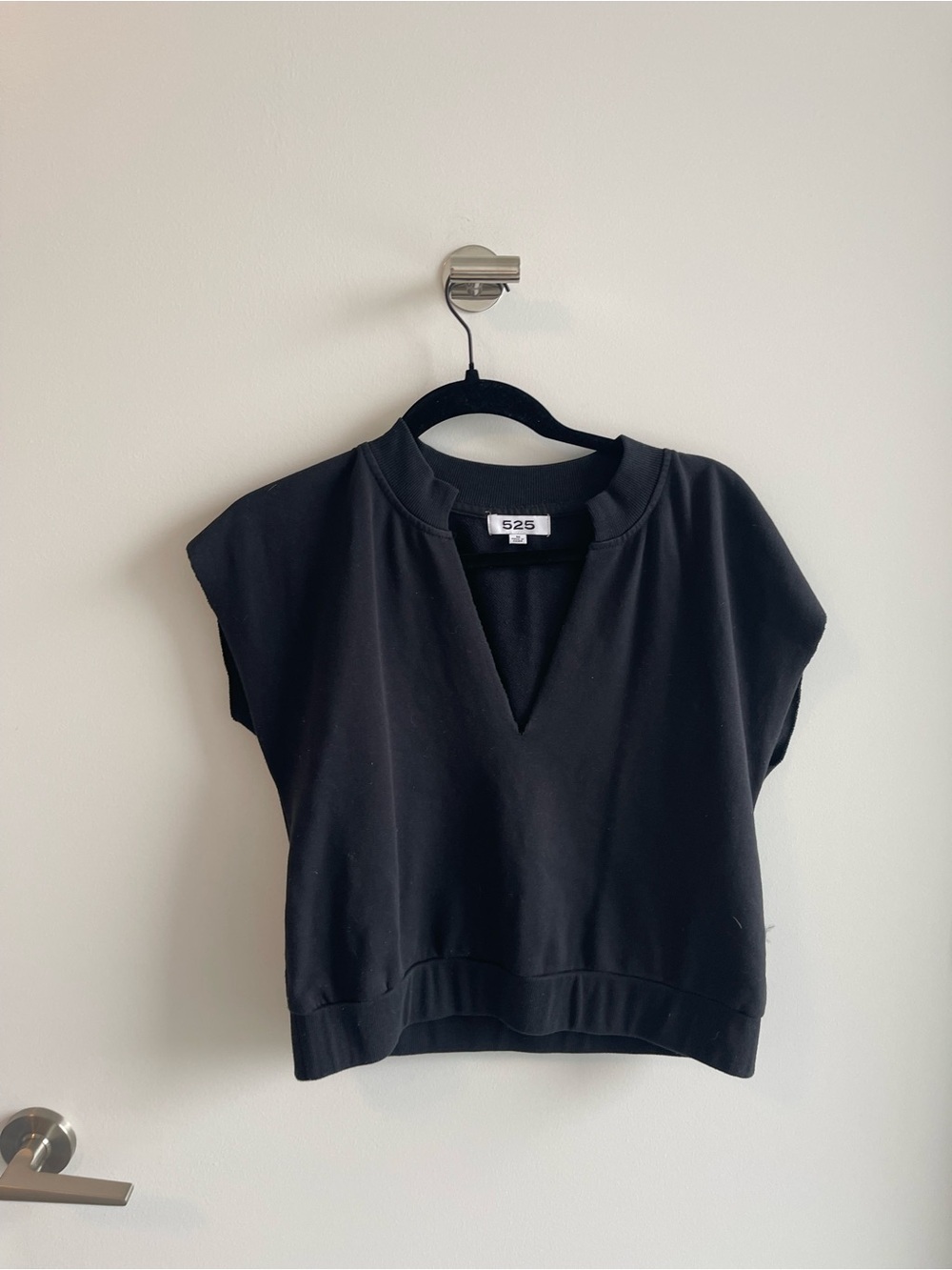 525 Black V-Neck Sweatshirt Top